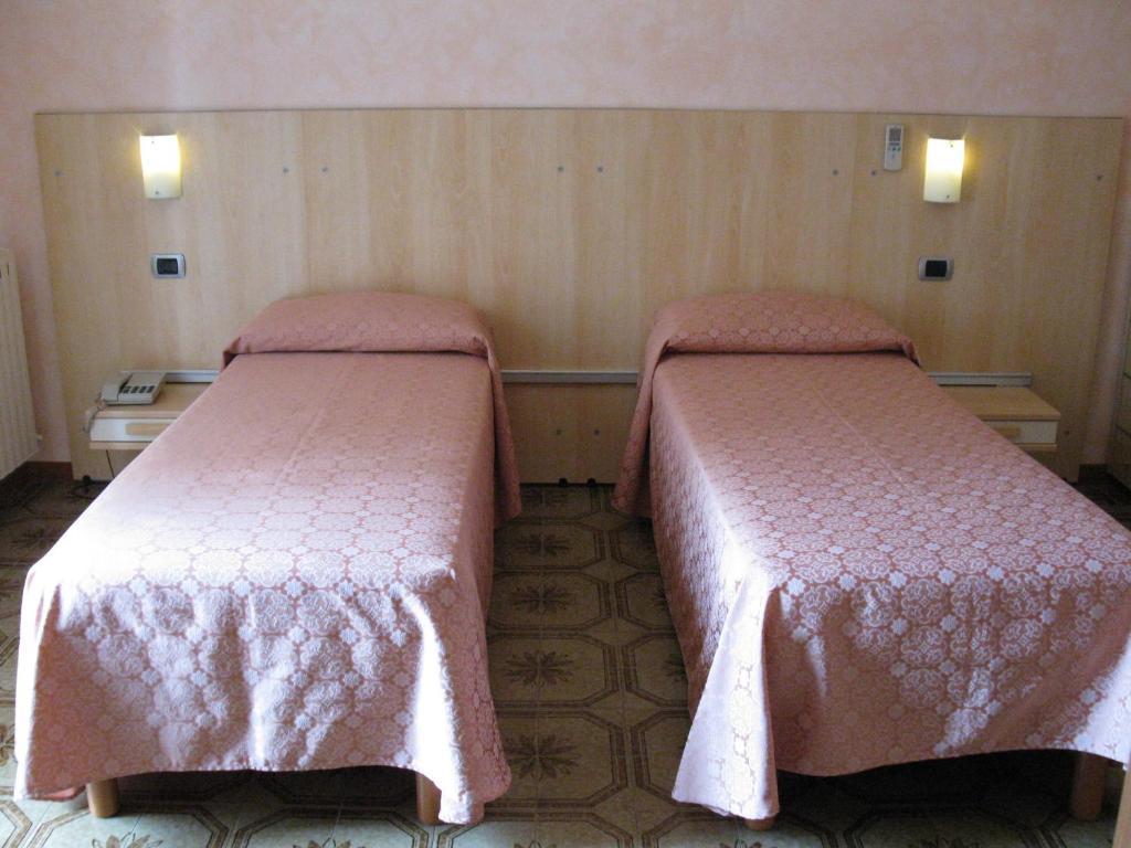 La Collina Hotel Casnate Con Bernate Room photo