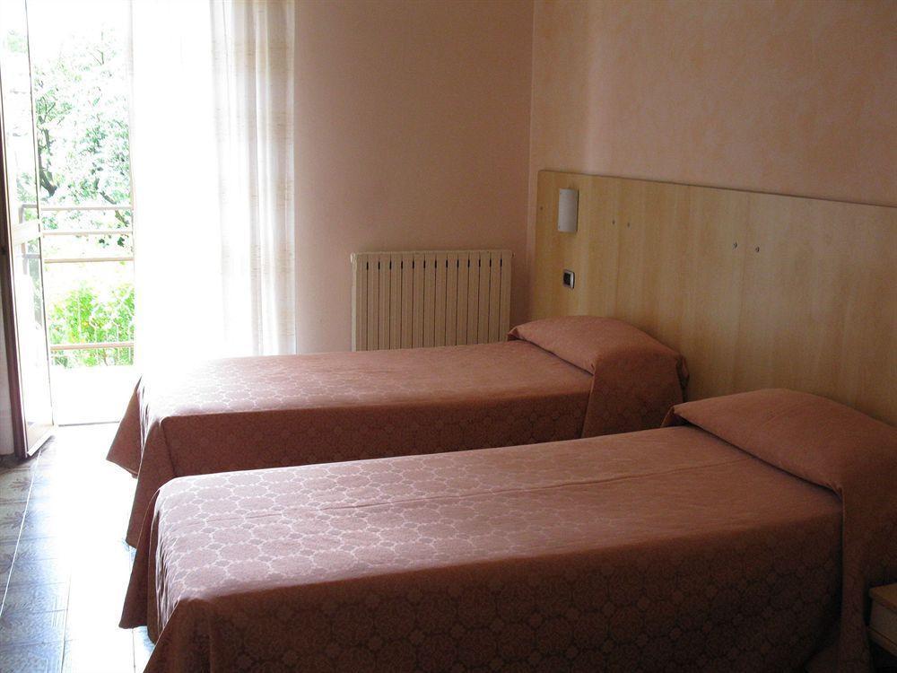 La Collina Hotel Casnate Con Bernate Exterior photo