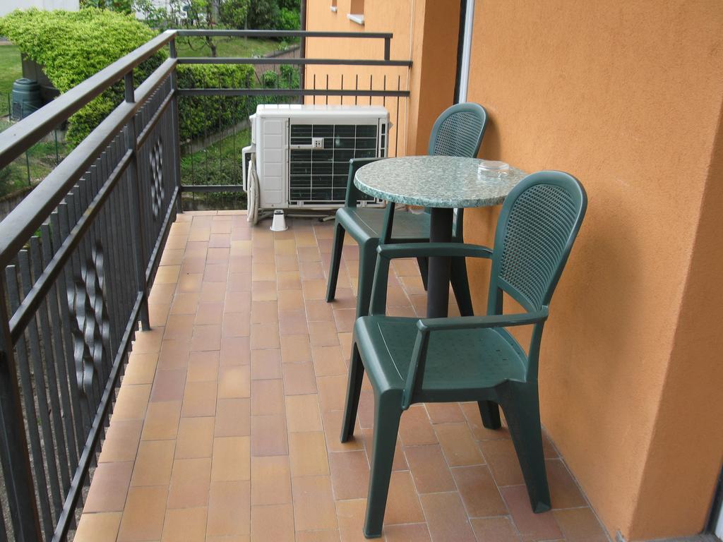 La Collina Hotel Casnate Con Bernate Exterior photo