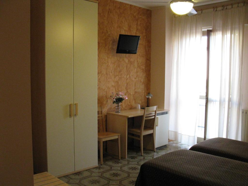 La Collina Hotel Casnate Con Bernate Room photo