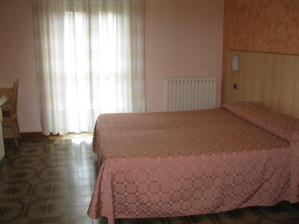 La Collina Hotel Casnate Con Bernate Exterior photo