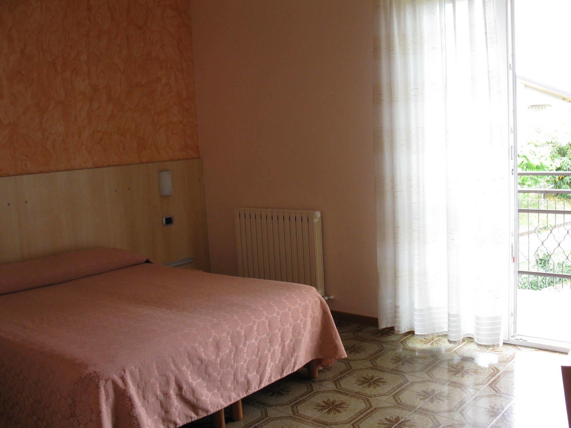 La Collina Hotel Casnate Con Bernate Exterior photo