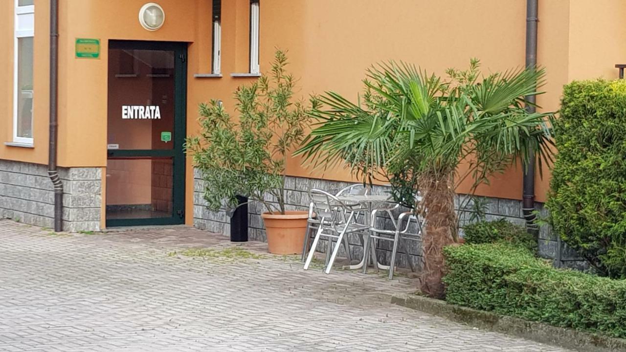 La Collina Hotel Casnate Con Bernate Exterior photo