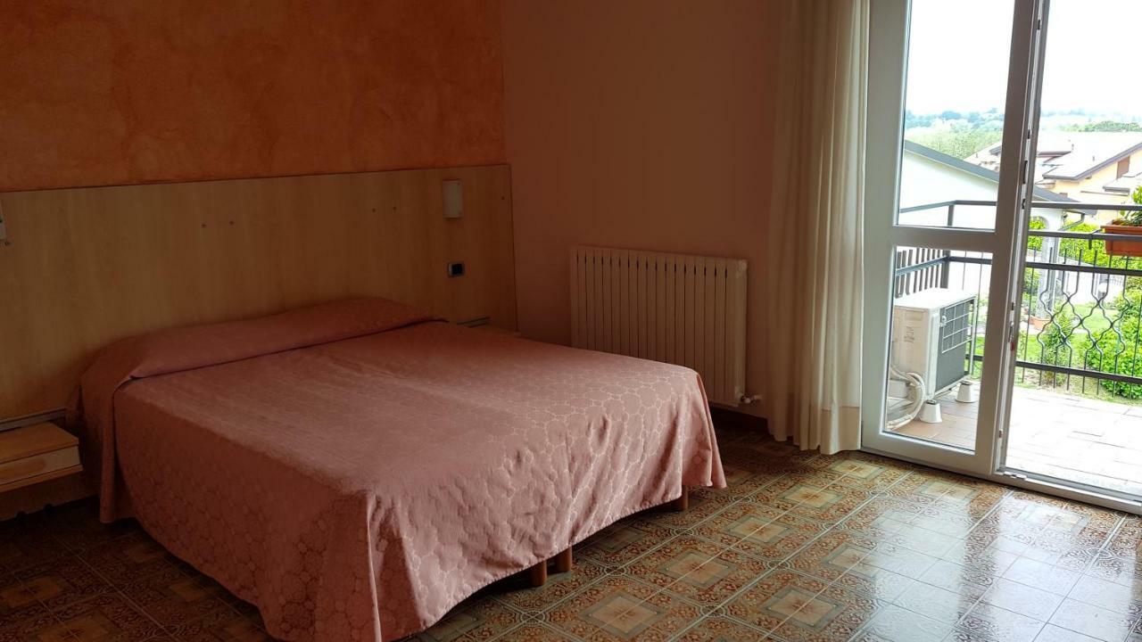 La Collina Hotel Casnate Con Bernate Exterior photo